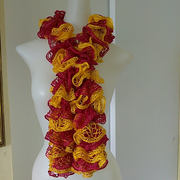 CUTE SCARF. - Picture 1 of 4